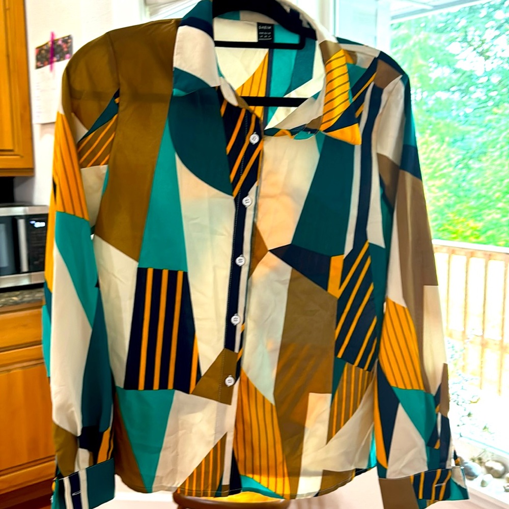 Geometric work blouse. Lightweight.